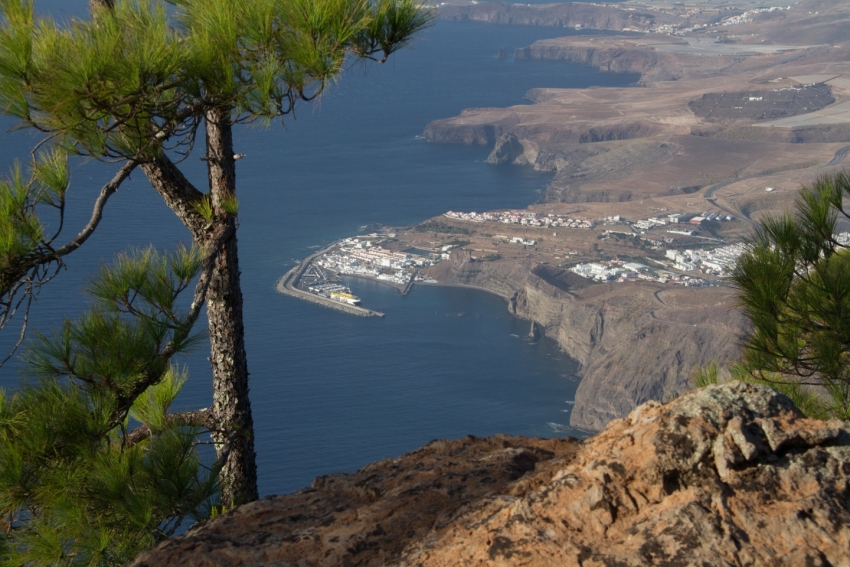 The view of Puerto de Las Nieves from Tamadaba