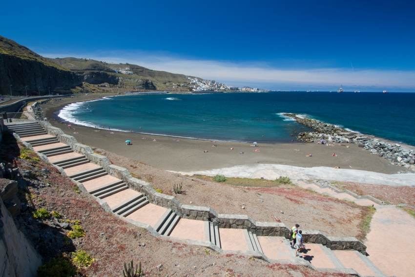 La Laja beach at the southeast end of Las Palmas city